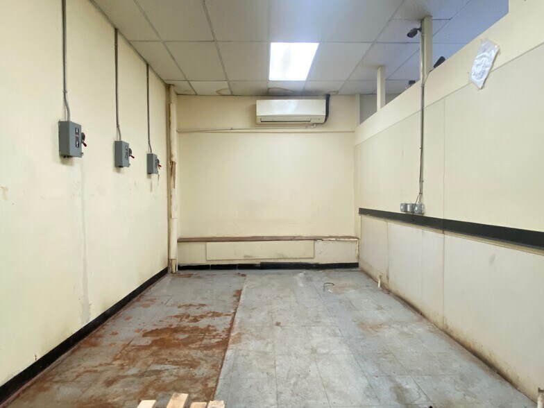 More Photos Of 41-10 29th St, Long Island City Storefront Retail Office For Lease