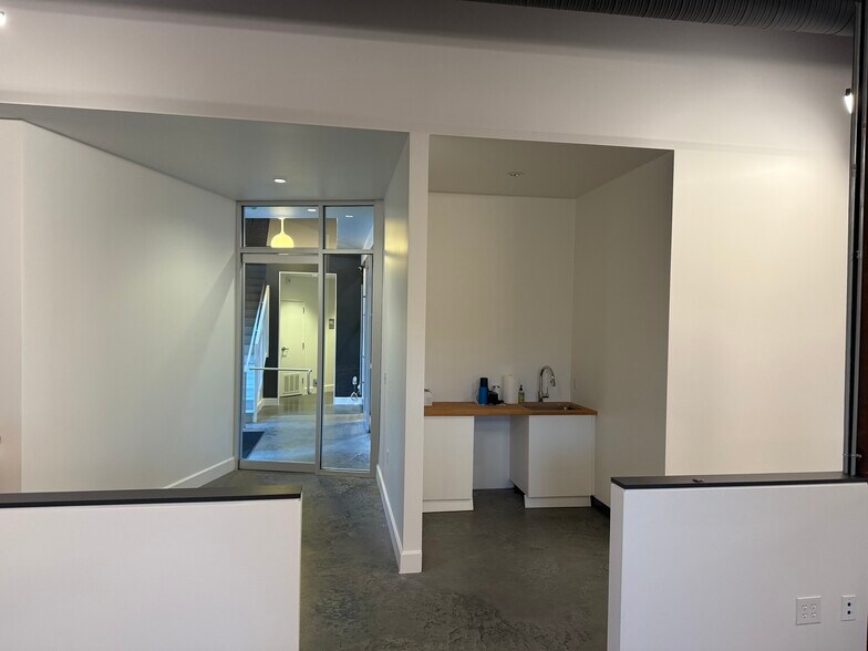 More Photos Of 214 W 21st St, Kansas City Loft Creative Space For Sale