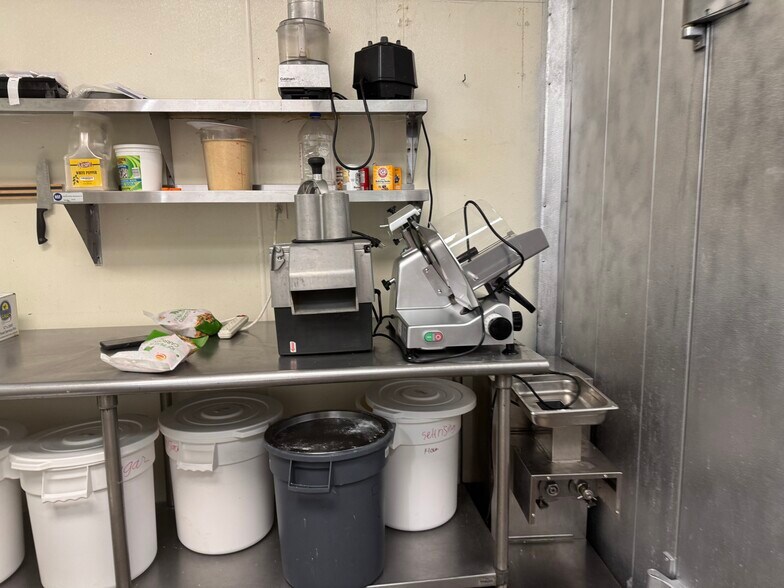 More Photos Of 2237 E Riverside Dr, Austin Restaurant For Lease