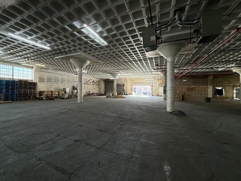 More Photos Of 9 Rewe St, Brooklyn Distribution For Lease