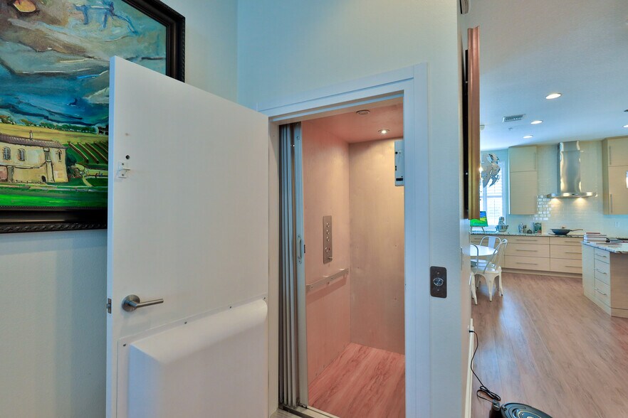 More Photos Of 215 S Palmetto Ave, Daytona Beach Office For Sale