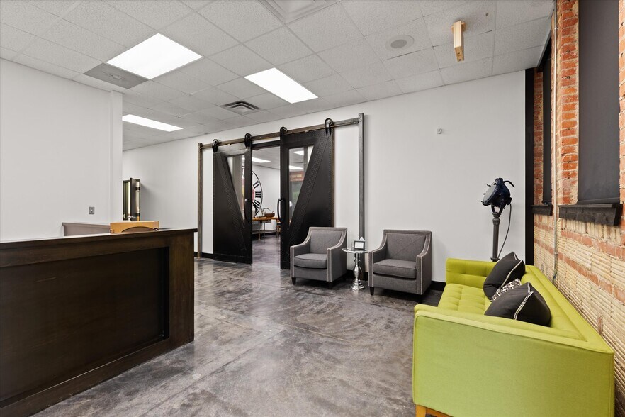 More Photos Of 501 N 3rd St, Longview Office For Sale