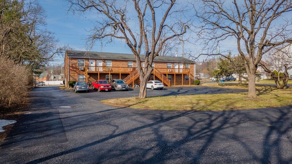 More Photos Of 990 Chicago Ave, Harrisonburg Apartments For Sale