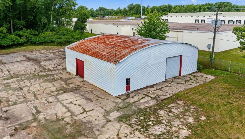More Photos Of 3905 32nd St, Port Huron Showroom For Sale