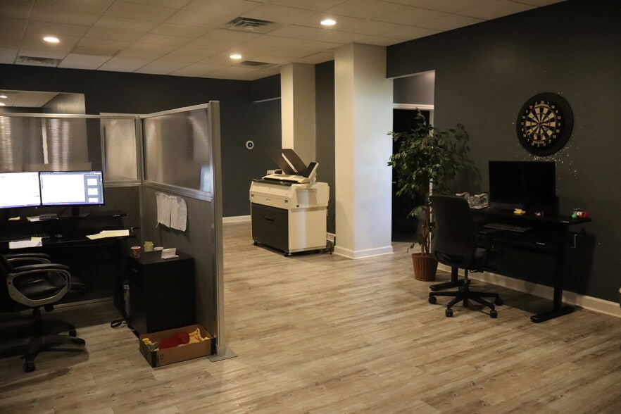 More Photos Of 340 Forum Pky, Rural Hall Manufacturing For Lease