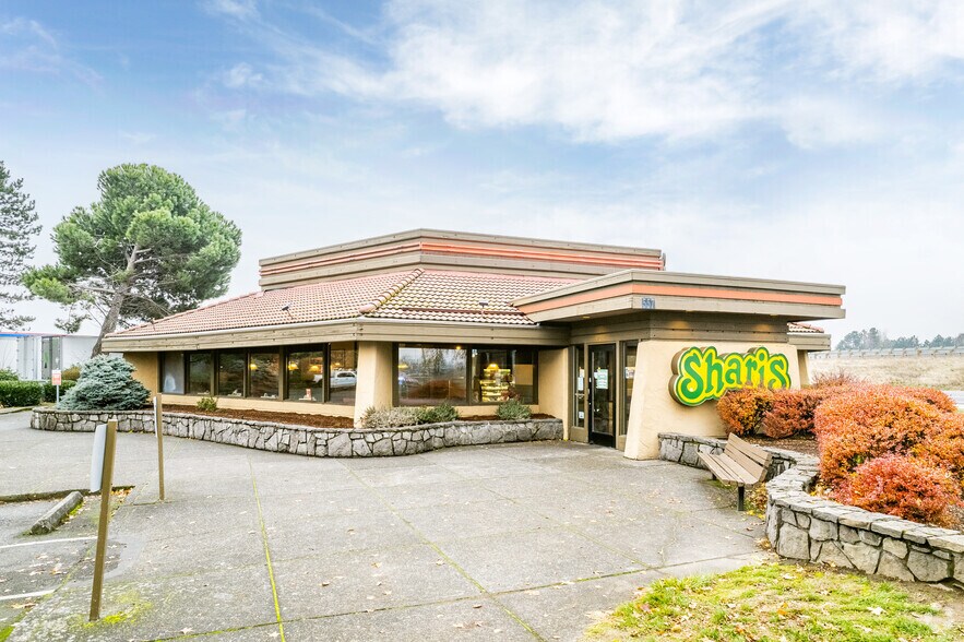Primary Photo Of 557 NW Phoenix Dr, Troutdale Restaurant For Lease