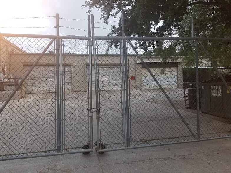More Photos Of 730 Perez St, San Antonio Manufacturing For Sale