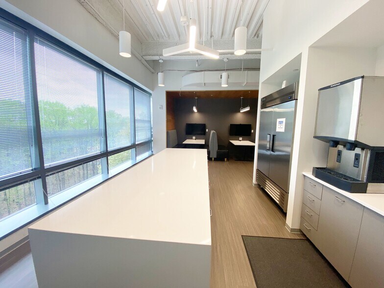 More Photos Of 1110 Sanctuary Pky, Alpharetta Office For Lease