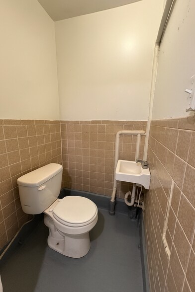 More Photos Of 1551-1555 Clement St, San Francisco Storefront Retail Residential For Lease