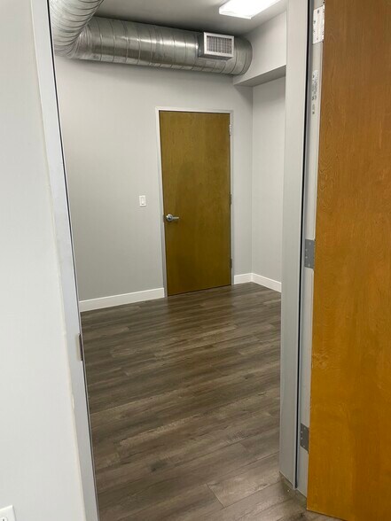 More Photos Of 2332 Cotner Ave, Los Angeles Loft Creative Space For Lease
