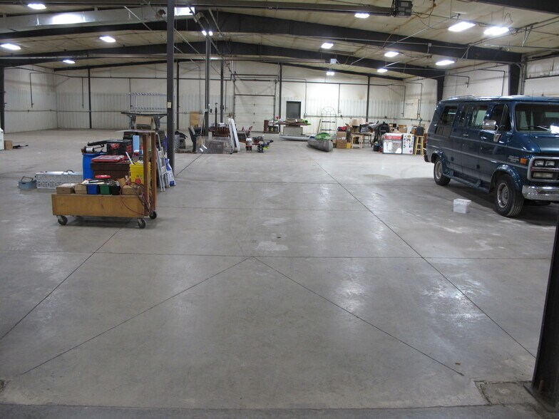 More Photos Of 713 E Main St, Waukon Manufacturing For Sale
