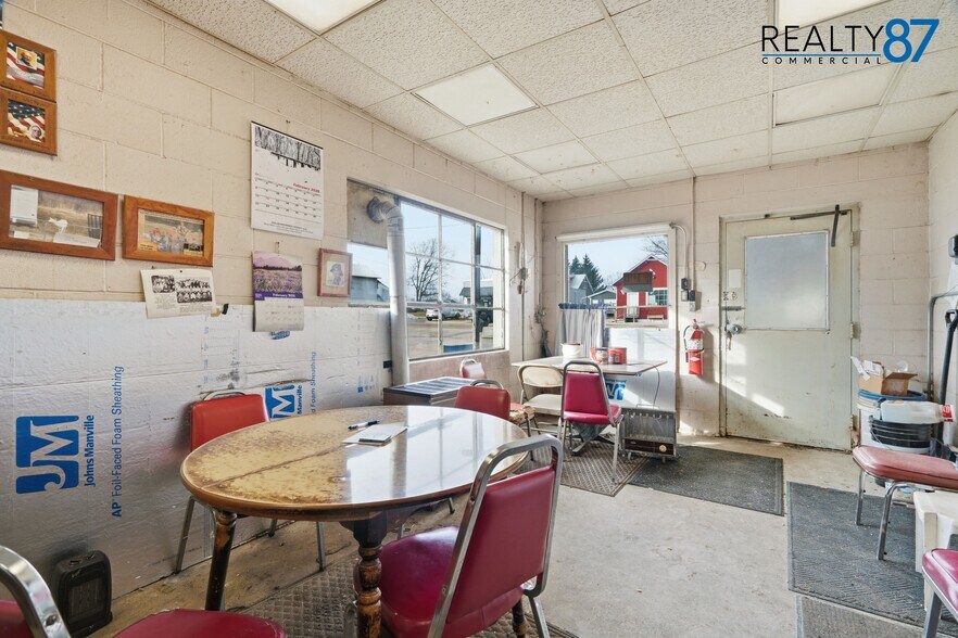 More Photos Of 5913 Troy Mills rd, Coggon General Retail For Sale