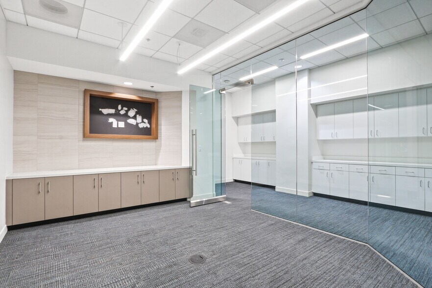 More Photos Of 800 Wilshire Blvd, Los Angeles Office For Lease