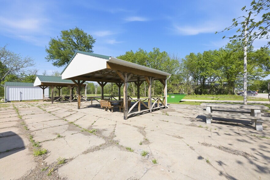 More Photos Of 74 2nd St, Moran Trailer Camper Park For Sale