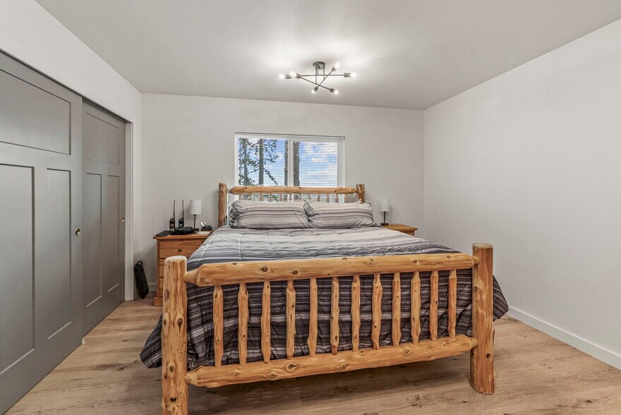 More Photos Of 572 Columbia St, Cathlamet Apartments For Sale