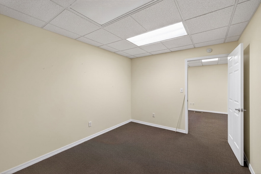 More Photos Of 3097-3117 SE Gran Park Way, Stuart Light Manufacturing For Sale