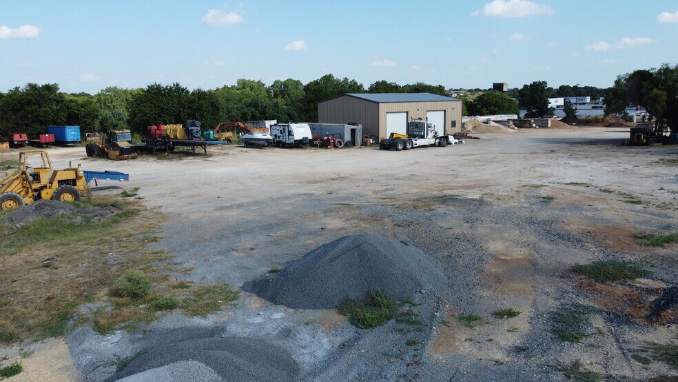 More Photos Of 1951 S Magnolia Ave, Luling Land For Sale