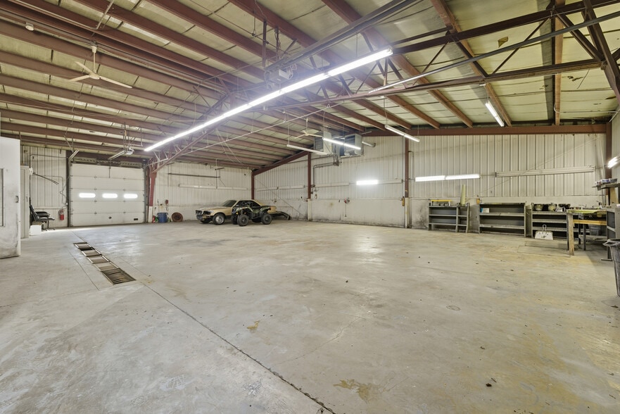 More Photos Of 801 W Grant Hwy, Marengo Freestanding For Sale