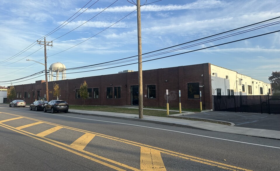 Primary Photo Of 590 Oak St, Copiague Manufacturing For Sale