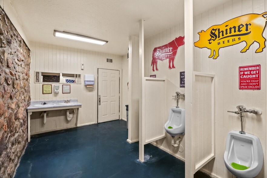 More Photos Of 5200 Doniphan Dr, El Paso Bar For Sale