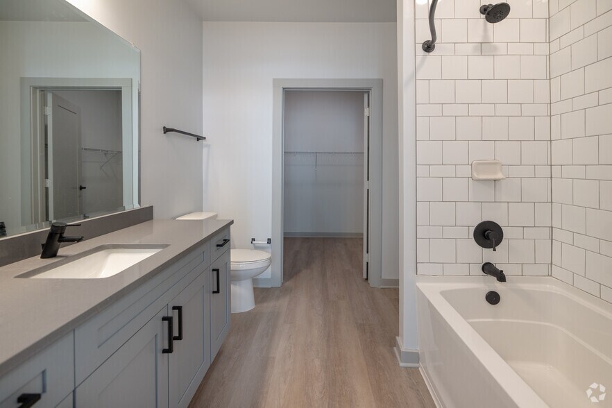 More Photos Of 1148 N Main St, Jacksonville Apartments For Lease