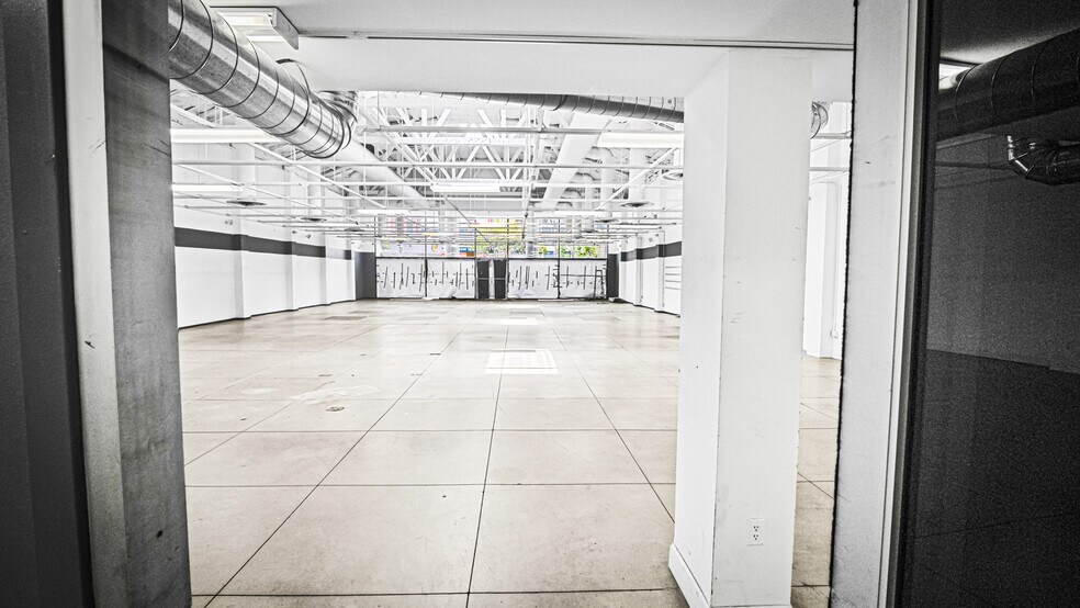 More Photos Of 236-242 Pine Ave, Long Beach Storefront Retail Office For Lease