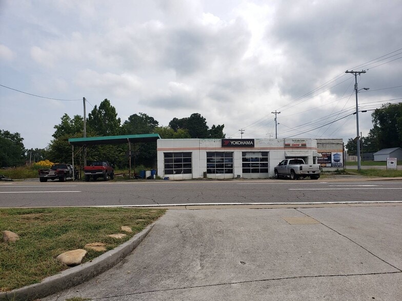 More Photos Of 208 Amhurst Place, Englewood Auto Repair For Sale