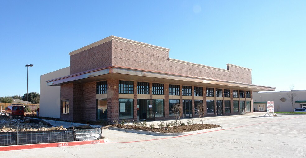 More Photos Of 5731-5737 Hulen St, Fort Worth Unknown For Lease
