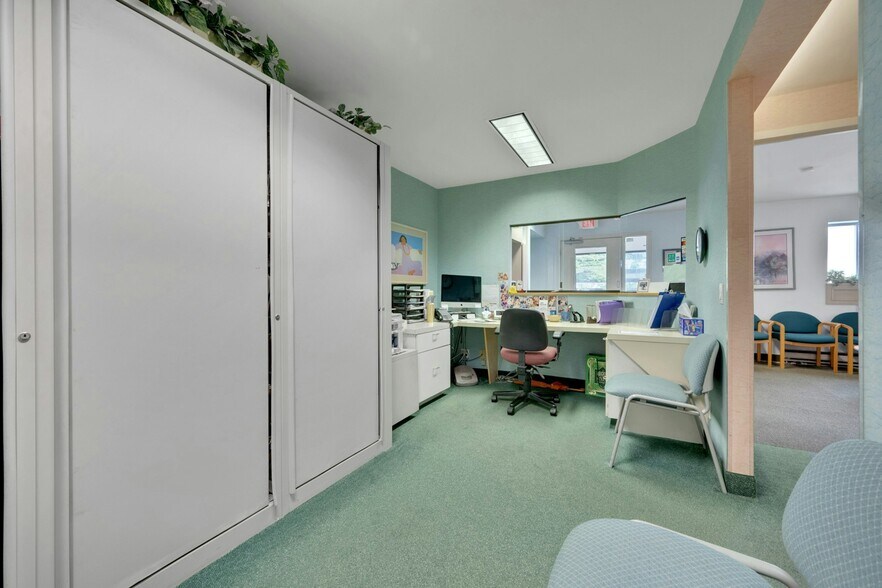 More Photos Of 27 Oak St, Stamford Medical For Lease