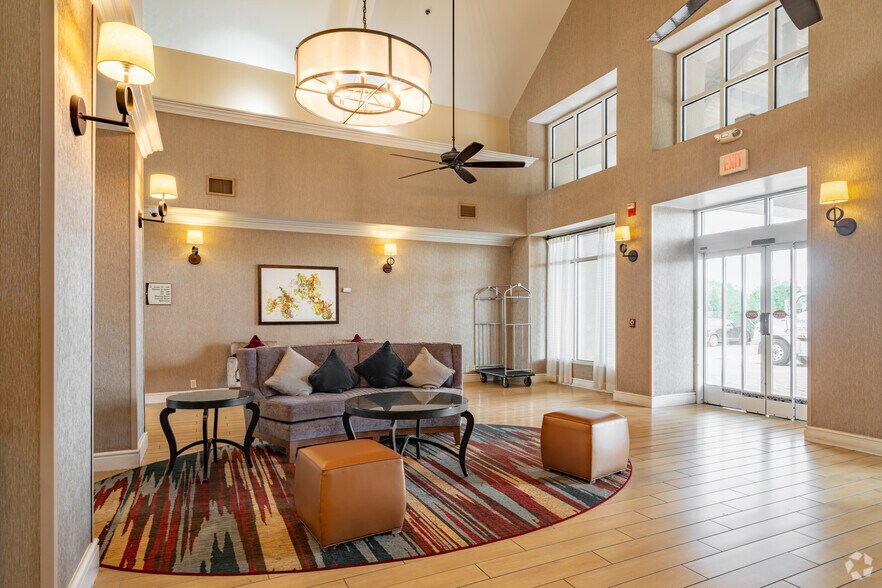 More Photos Of 401 Bay Area Blvd, Houston Hotel For Sale