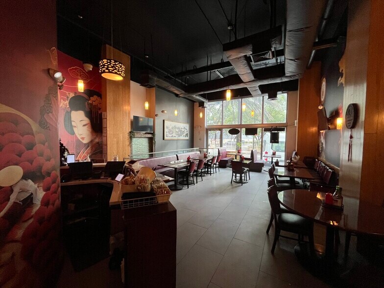 More Photos Of 50 SW 12th St, Miami Hotel For Lease