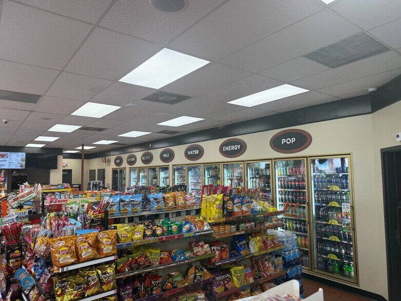 More Photos Of 1317 SW Market St, Lee's Summit Service Station For Sale