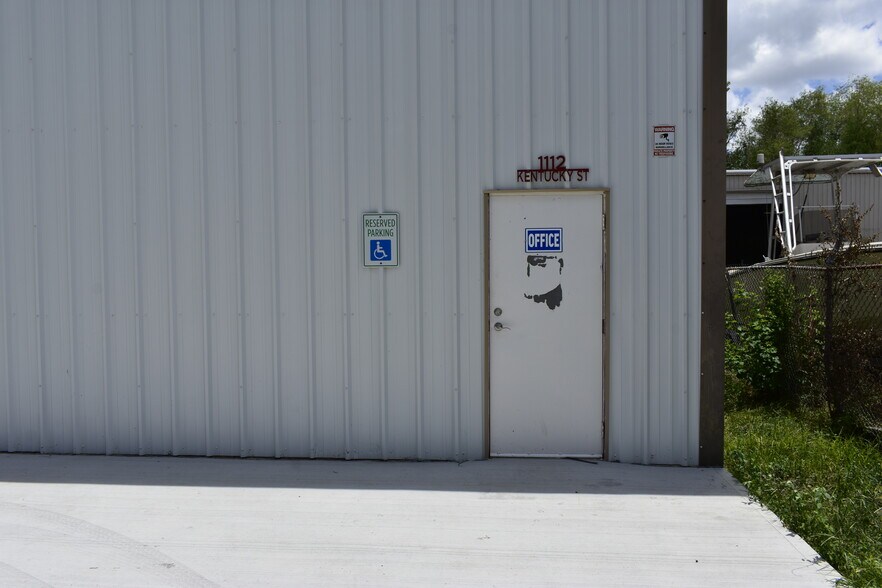 More Photos Of 1112 Kentucky Ave, South Houston Warehouse For Lease