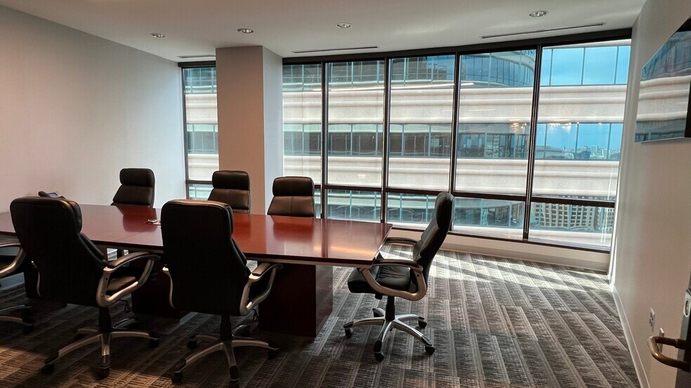 More Photos Of 150 S 5th St, Minneapolis Office For Lease