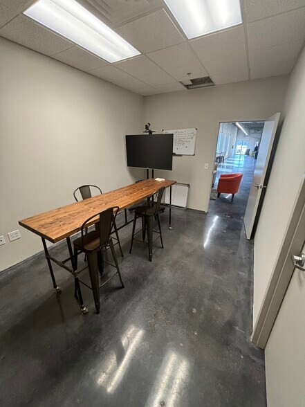 More Photos Of 255 Homer St, Commerce Manufacturing For Lease