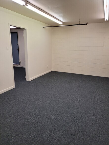 More Photos Of 1009 Brooks St, Ontario Warehouse For Lease