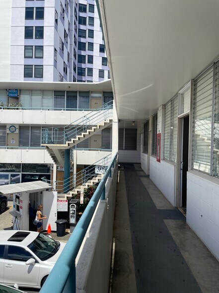 More Photos Of 931 University Ave, Honolulu General Retail For Sale