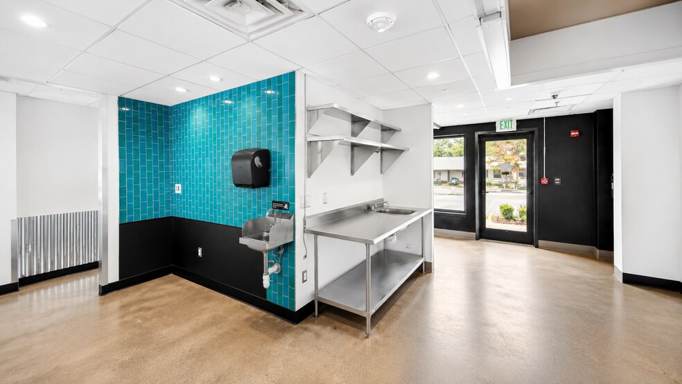More Photos Of 2300 N Pershing Dr, Arlington Medical For Sale