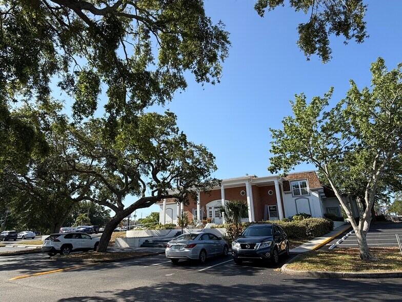 More Photos Of 4526-4532 US Hwy 19, New Port Richey Bank For Lease