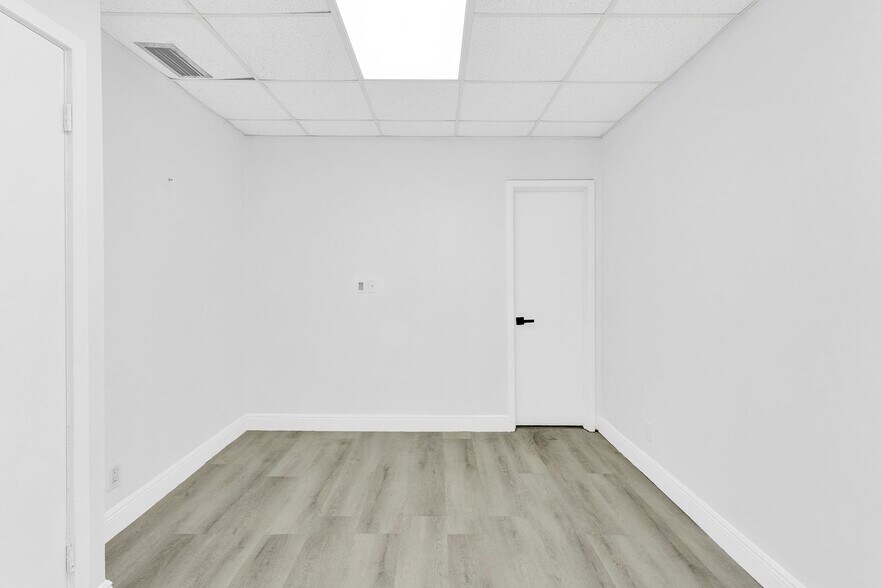 More Photos Of 1900 N University Dr, Pembroke Pines Office For Lease