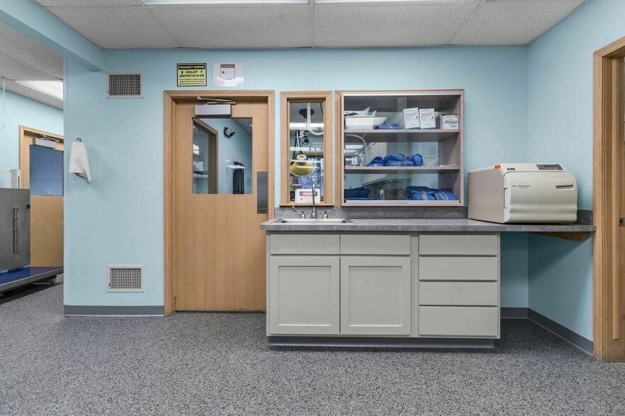 More Photos Of 150 Mensa Dr, Noblesville Office For Sale