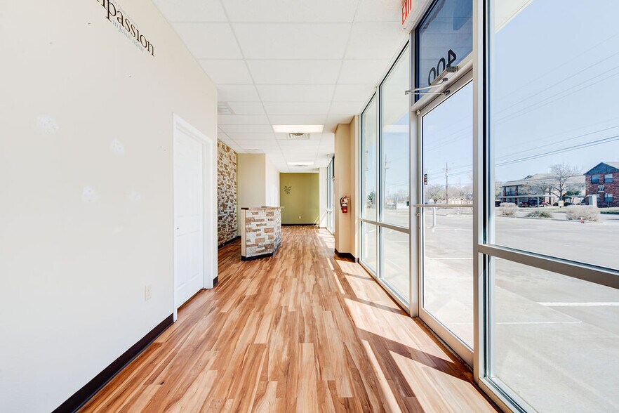 More Photos Of 5820 66th St, Lubbock Storefront Retail Office For Sale