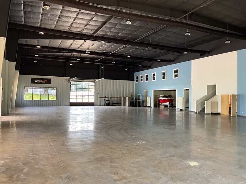 More Photos Of 804 Harmony Rd, Eatonton Showroom For Sale