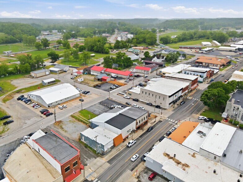 More Photos Of 805 Main St, Cassville General Retail For Sale