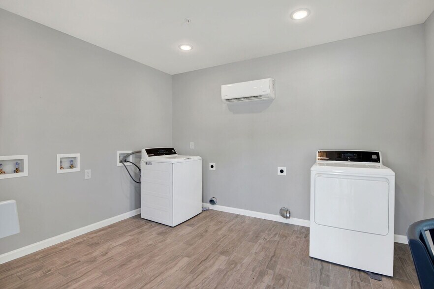 More Photos Of 733 W 52nd St, Savannah Apartments For Sale