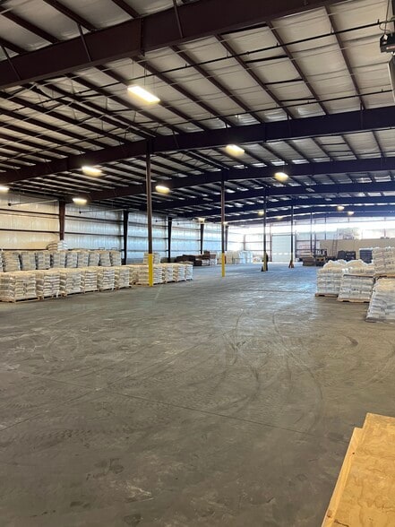 More Photos Of 70 J Caldwell Ln, New Castle Warehouse For Lease