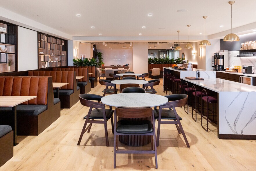 More Photos Of 233 S Wacker Dr, Chicago Coworking Space