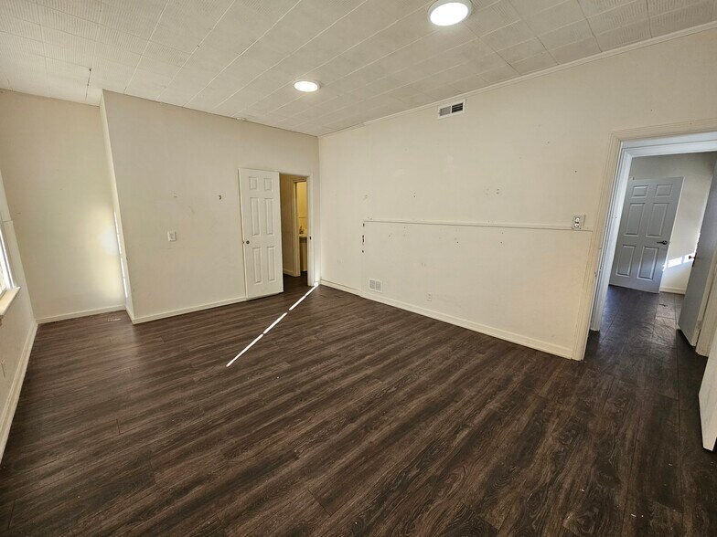 More Photos Of 2436 Central Pky, Cincinnati Loft Creative Space For Sale