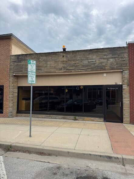 Primary Photo Of 711 Main St, Grandview Storefront For Lease