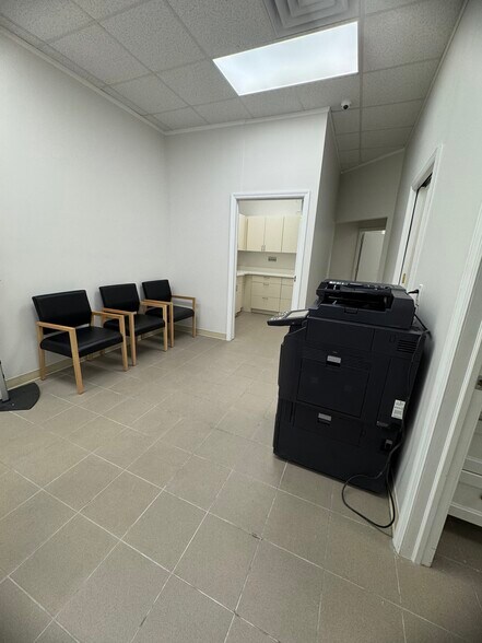 More Photos Of 1432 Hylan Blvd, Staten Island Medical For Lease